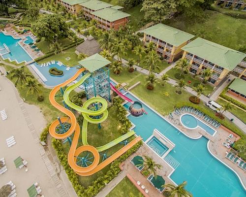 Tobogán con 3 pistas Grand Decameron Panamá, A Trademark All Inclusive Farallón Tobogán con 3 pistas Grand Decameron Panamá, A Trademark All Inclusive Farallón